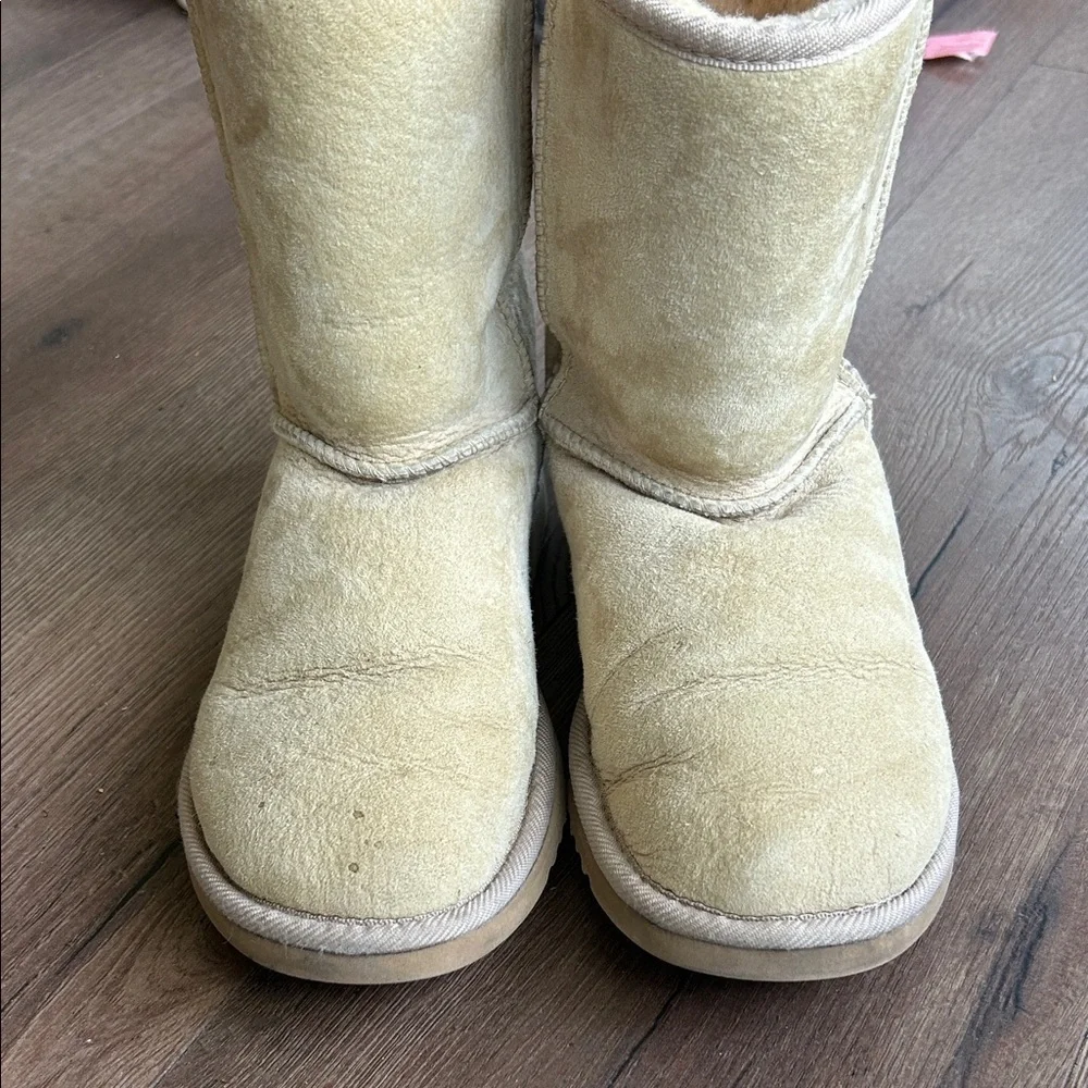 Ugg Boots !! Classic Tan ! Size 5